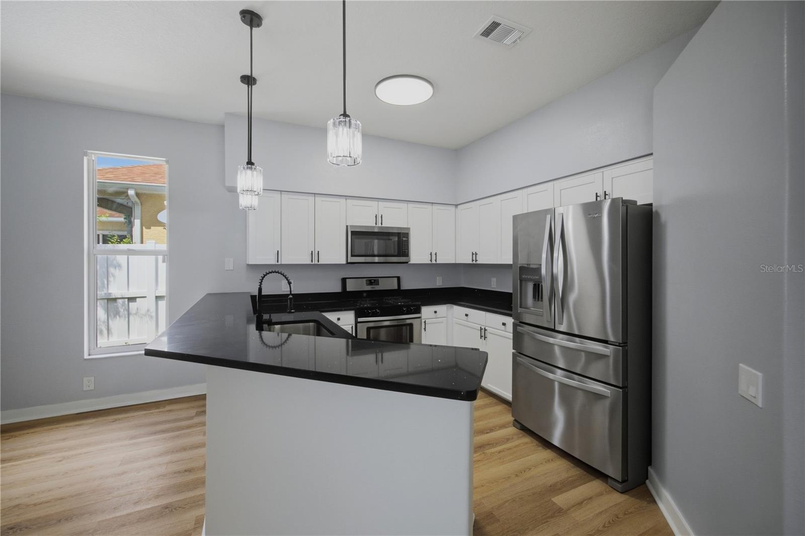 518 HUNTER LN — photo 18