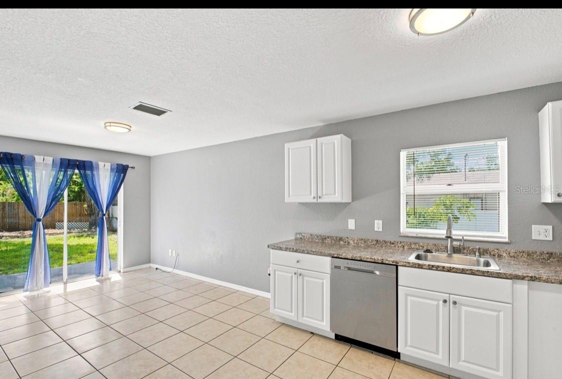 5717 E 11TH ST E — photo 6