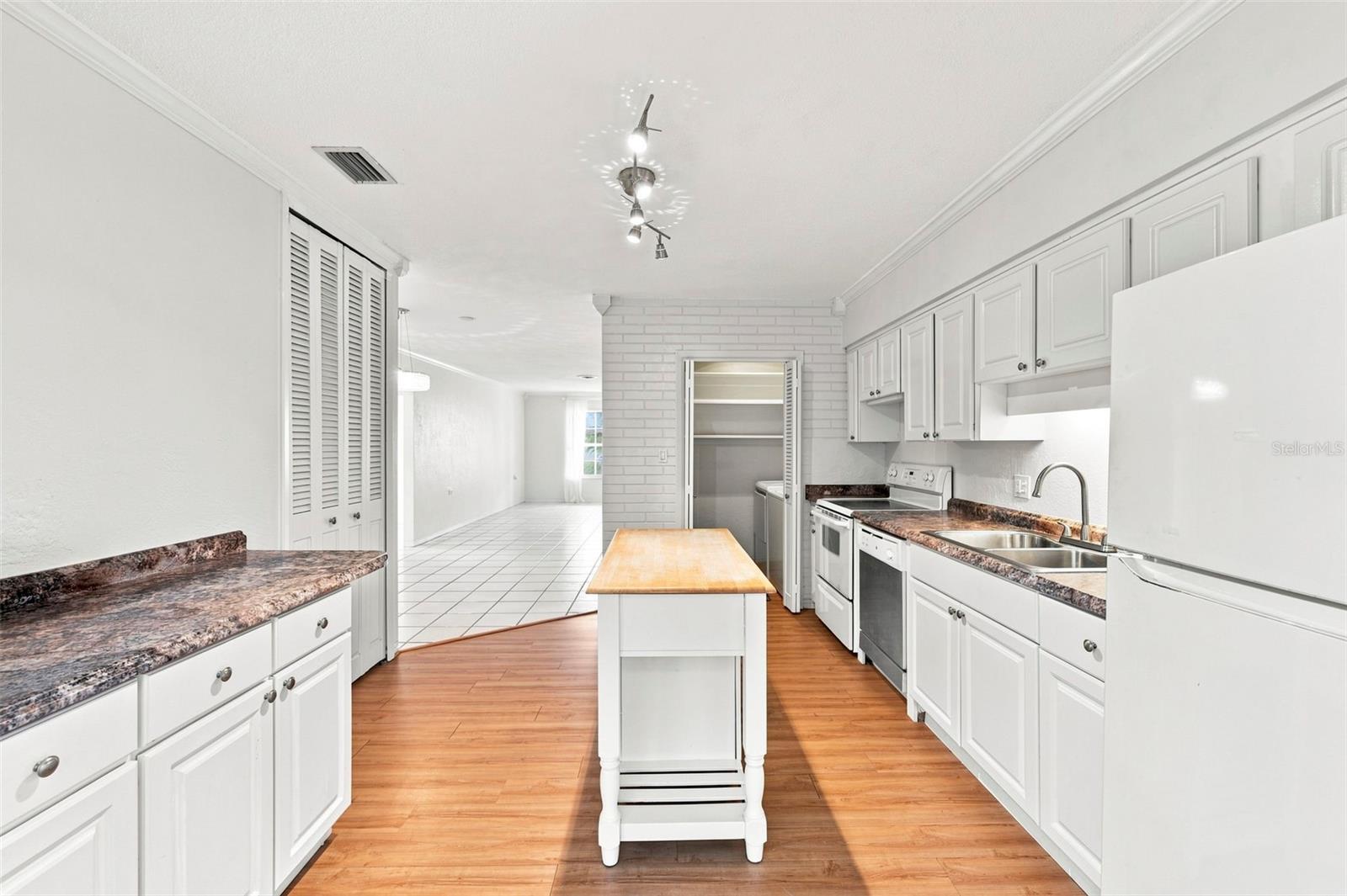 1342 SNELL ISLE BLVD NE #4 — photo 8