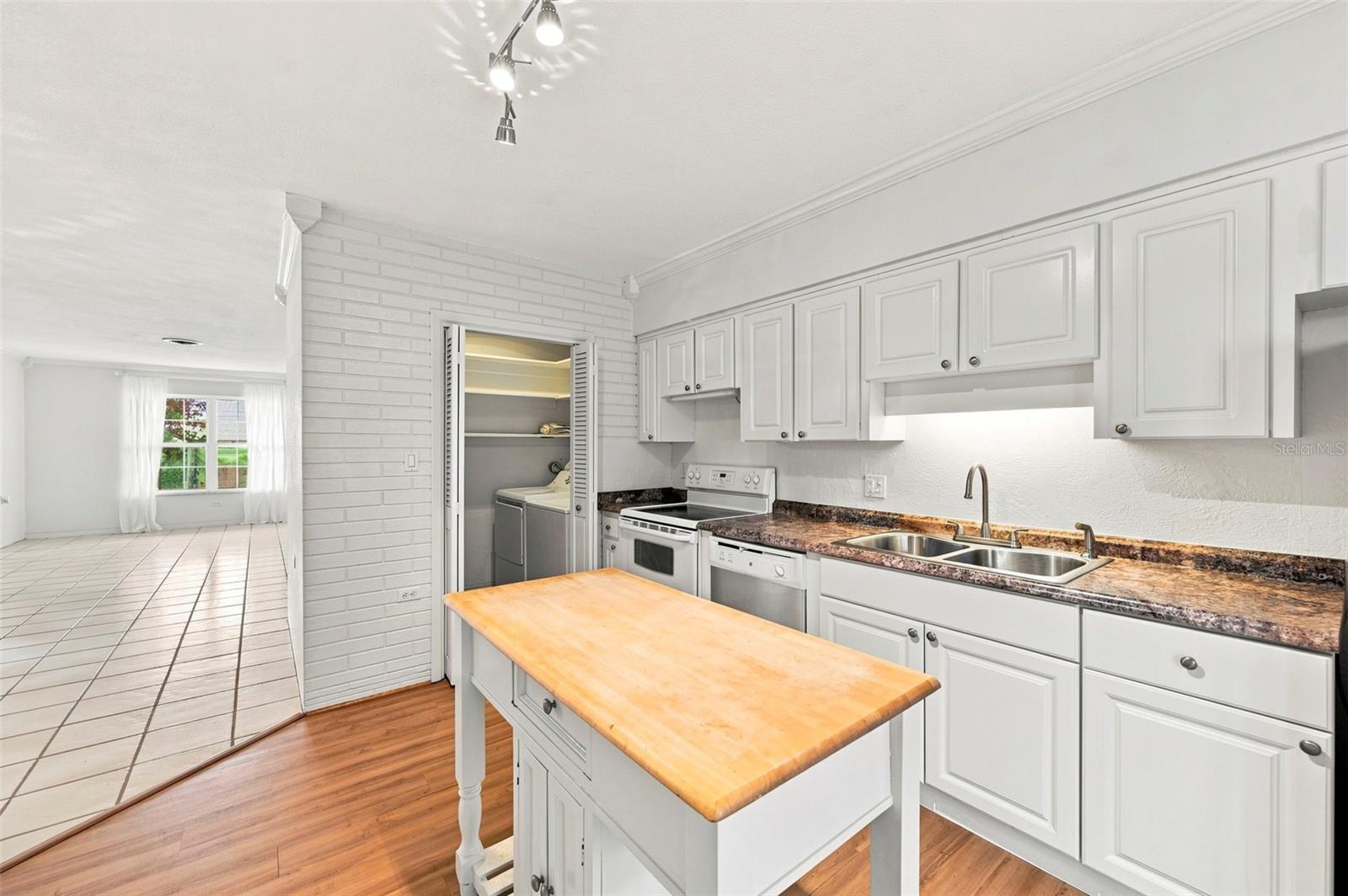 1342 SNELL ISLE BLVD NE #4 — photo 9