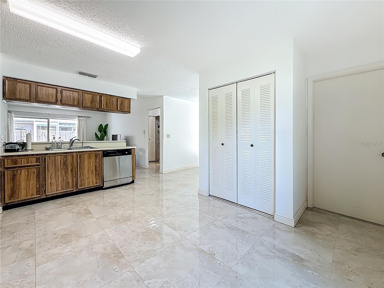 1909 CASTLE BAY CT — photo 23
