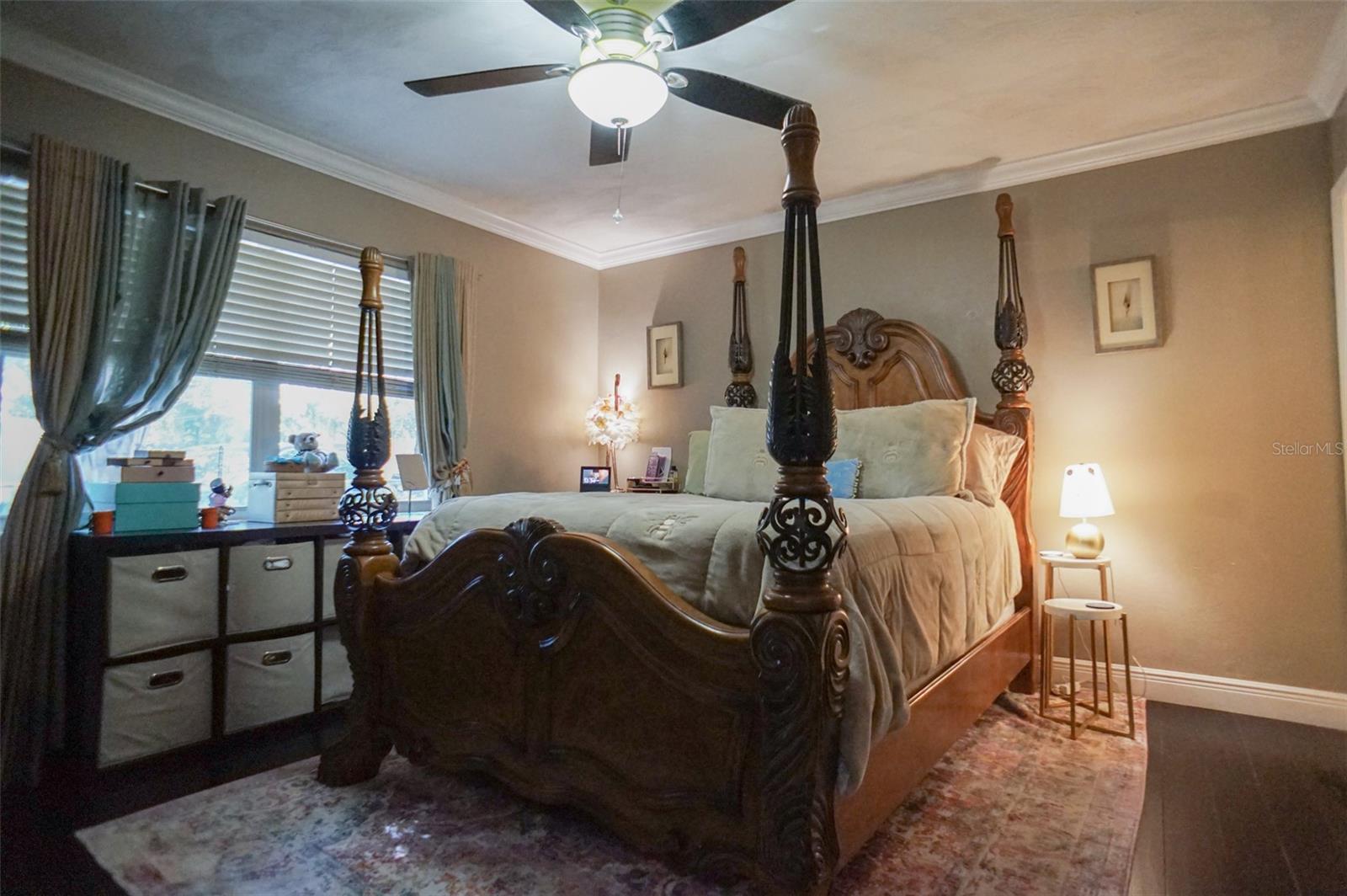 328 CARL AVE — photo 11