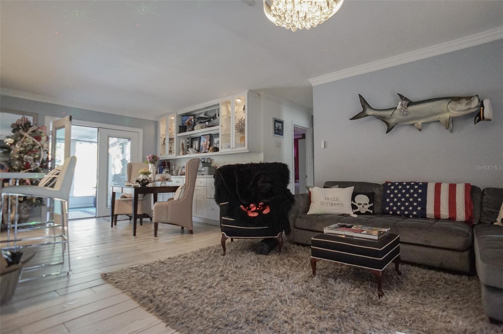 328 CARL AVE — photo 8