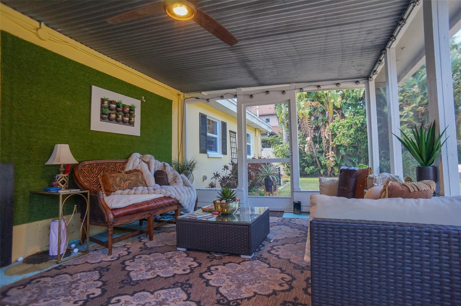 328 CARL AVE — photo 22