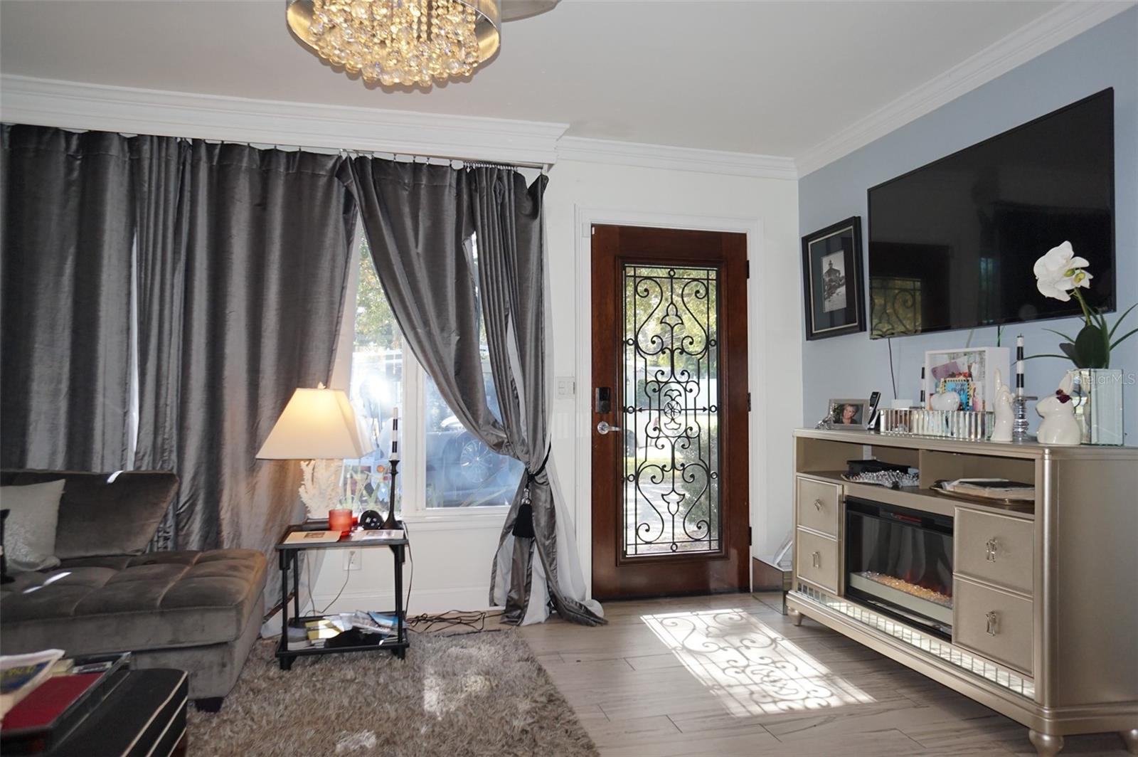 328 CARL AVE — photo 10