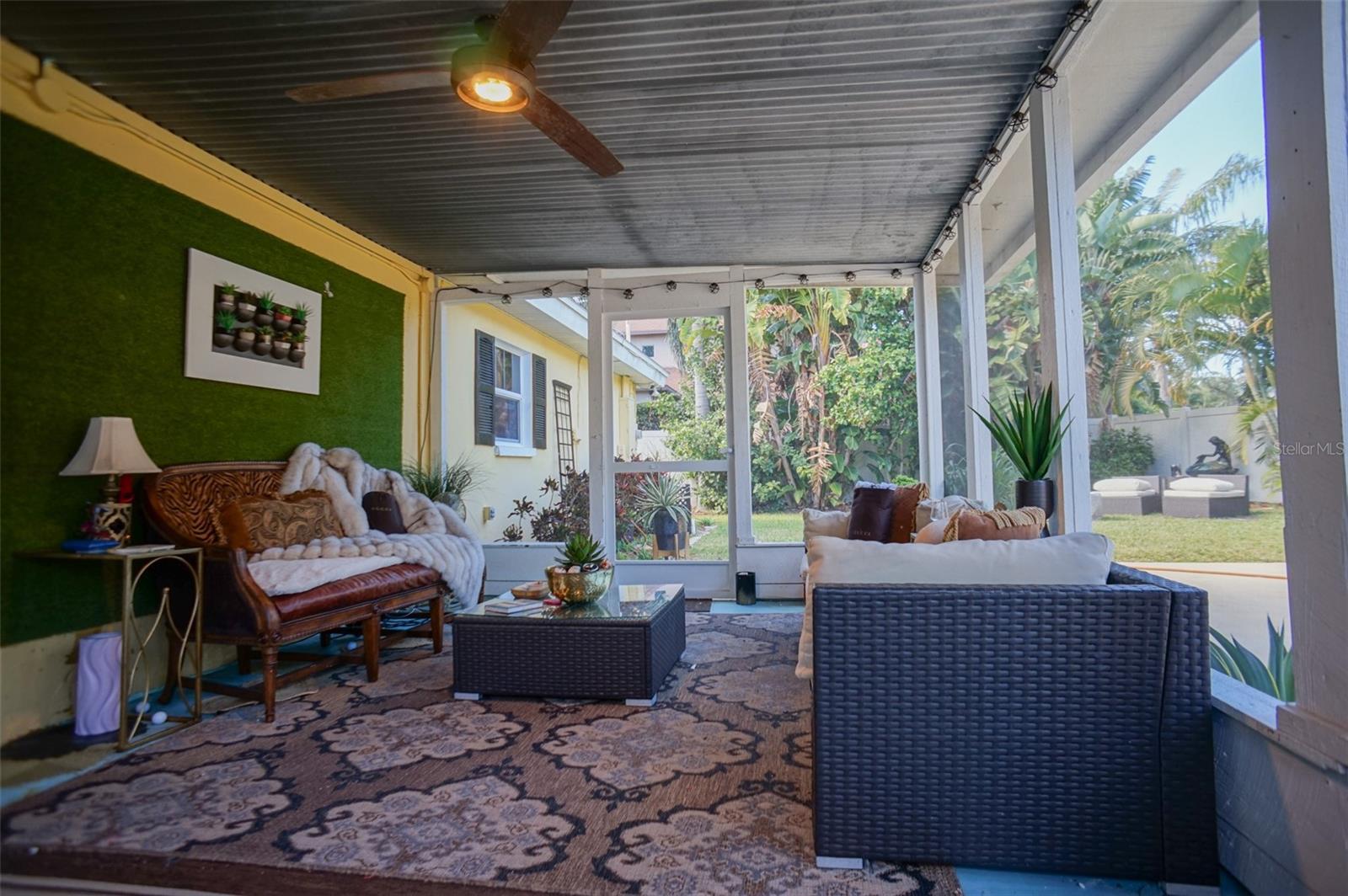 328 CARL AVE — photo 4