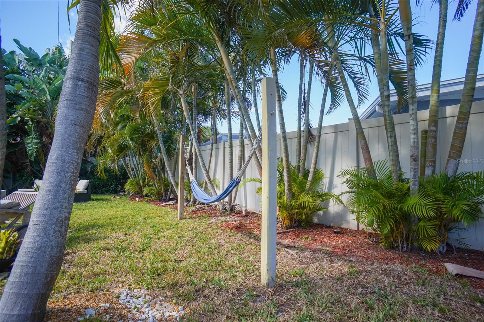 328 CARL AVE — photo 20