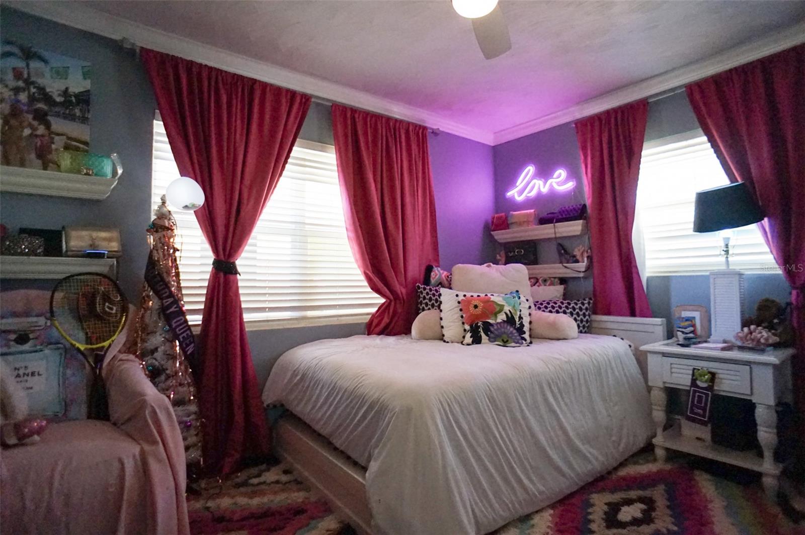 328 CARL AVE — photo 15