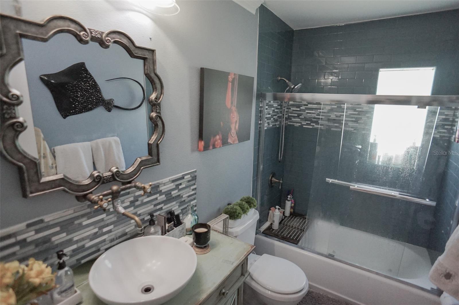 328 CARL AVE — photo 13