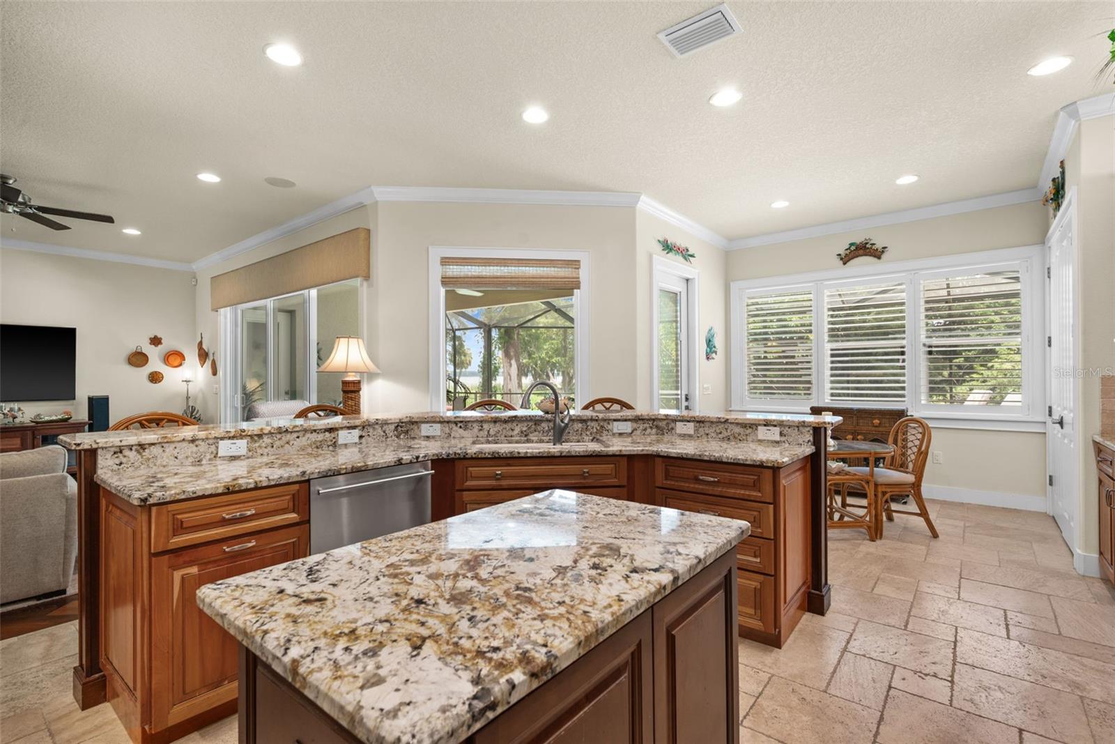 2622 GRAND LAKESIDE DR — photo 24