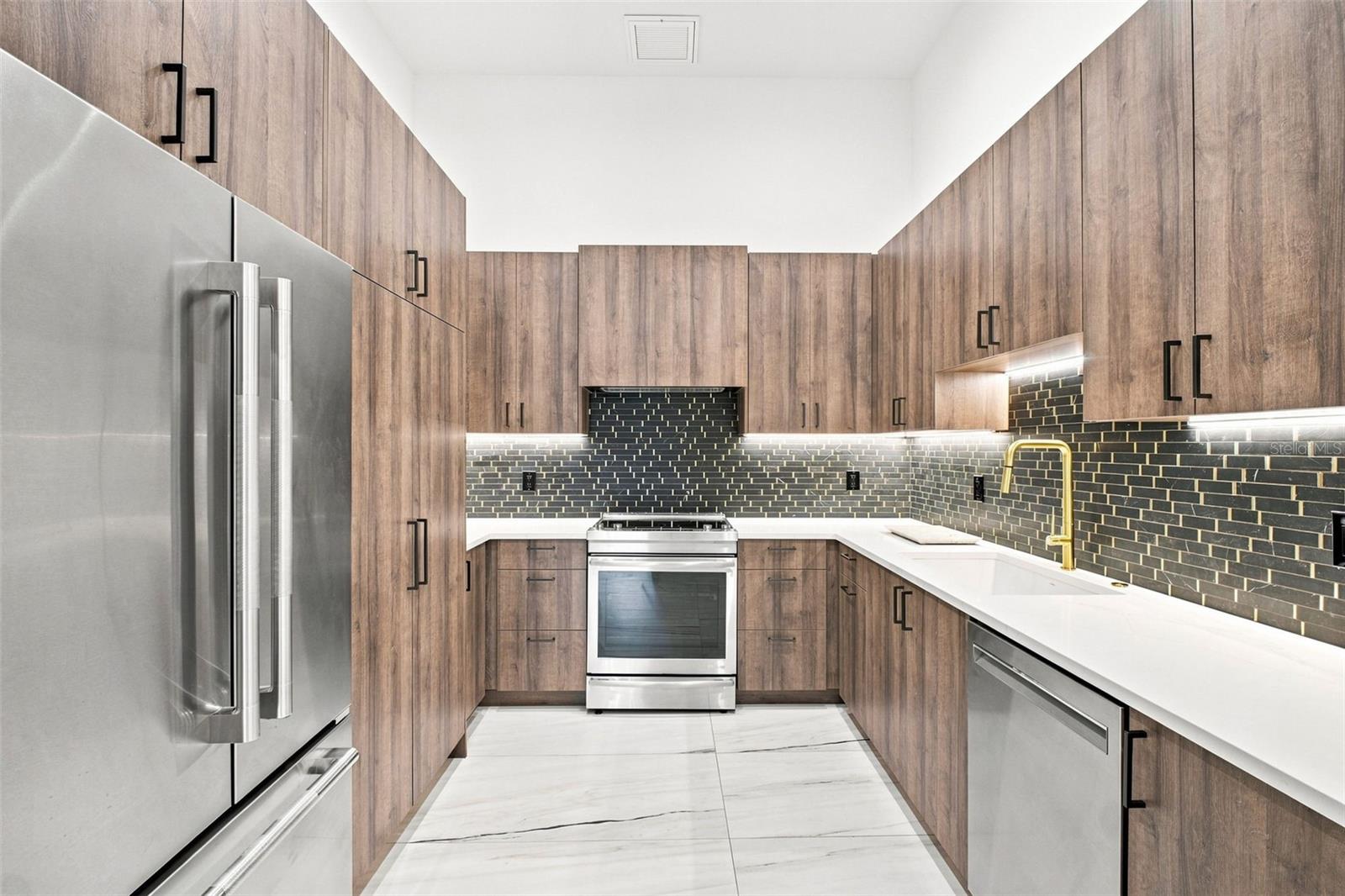 1076 SNELL ISLE BLVD NE — photo 14