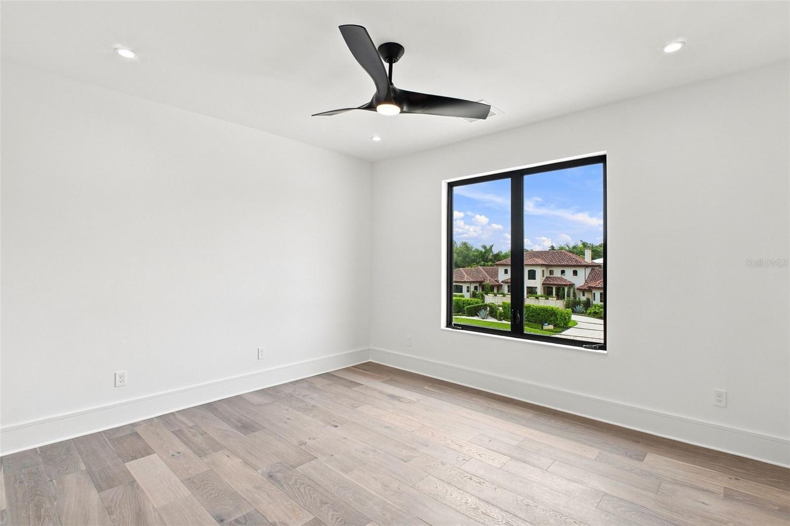 1076 SNELL ISLE BLVD NE — photo 37