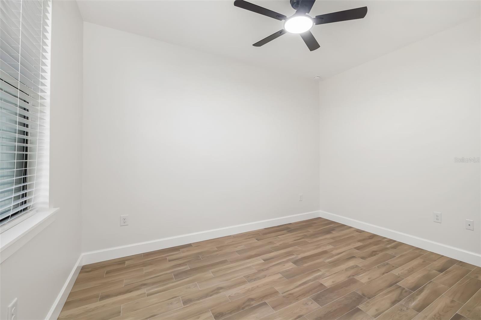 118 RUBY AVE N — photo 19