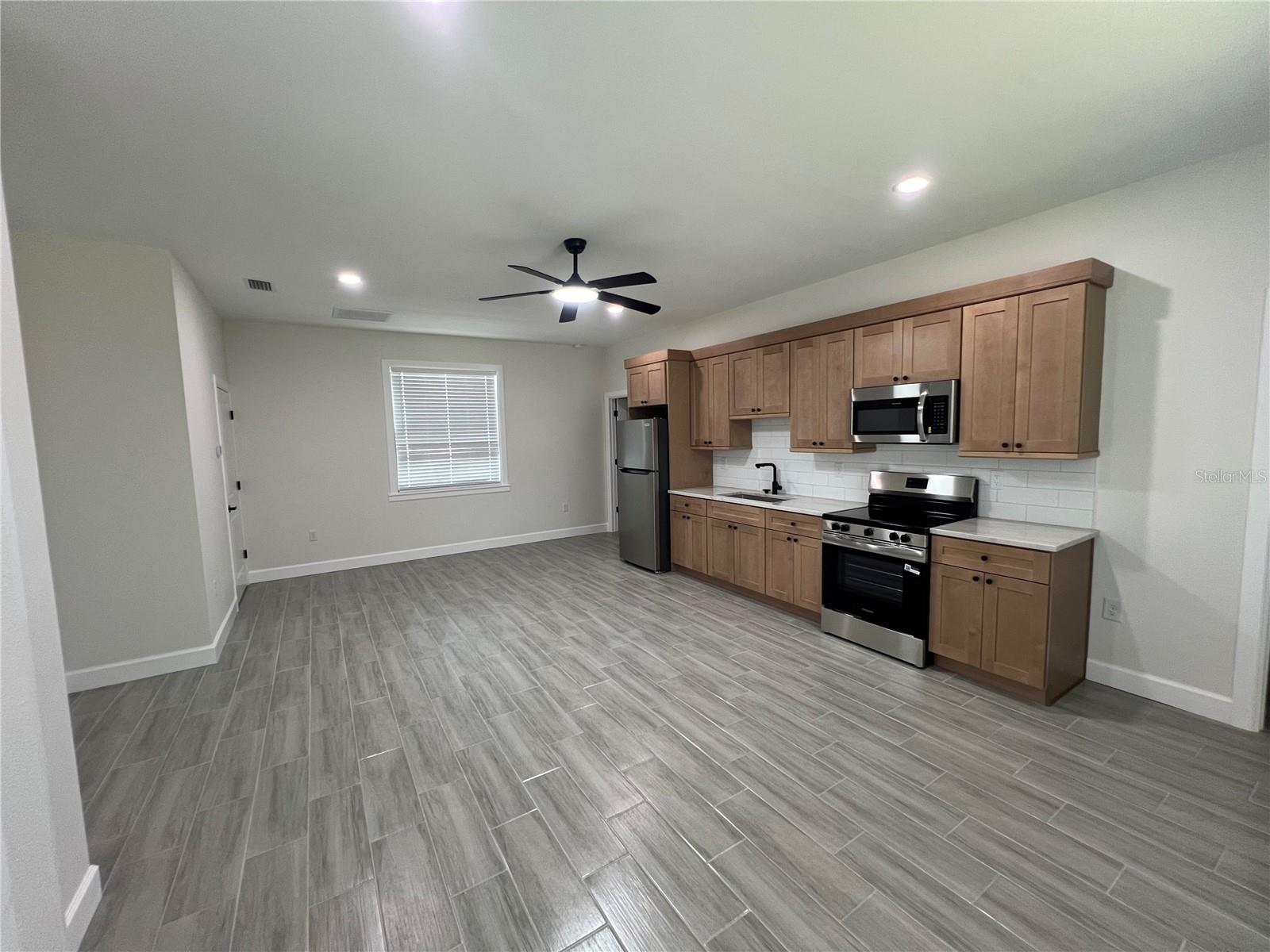118 RUBY AVE N — photo 16