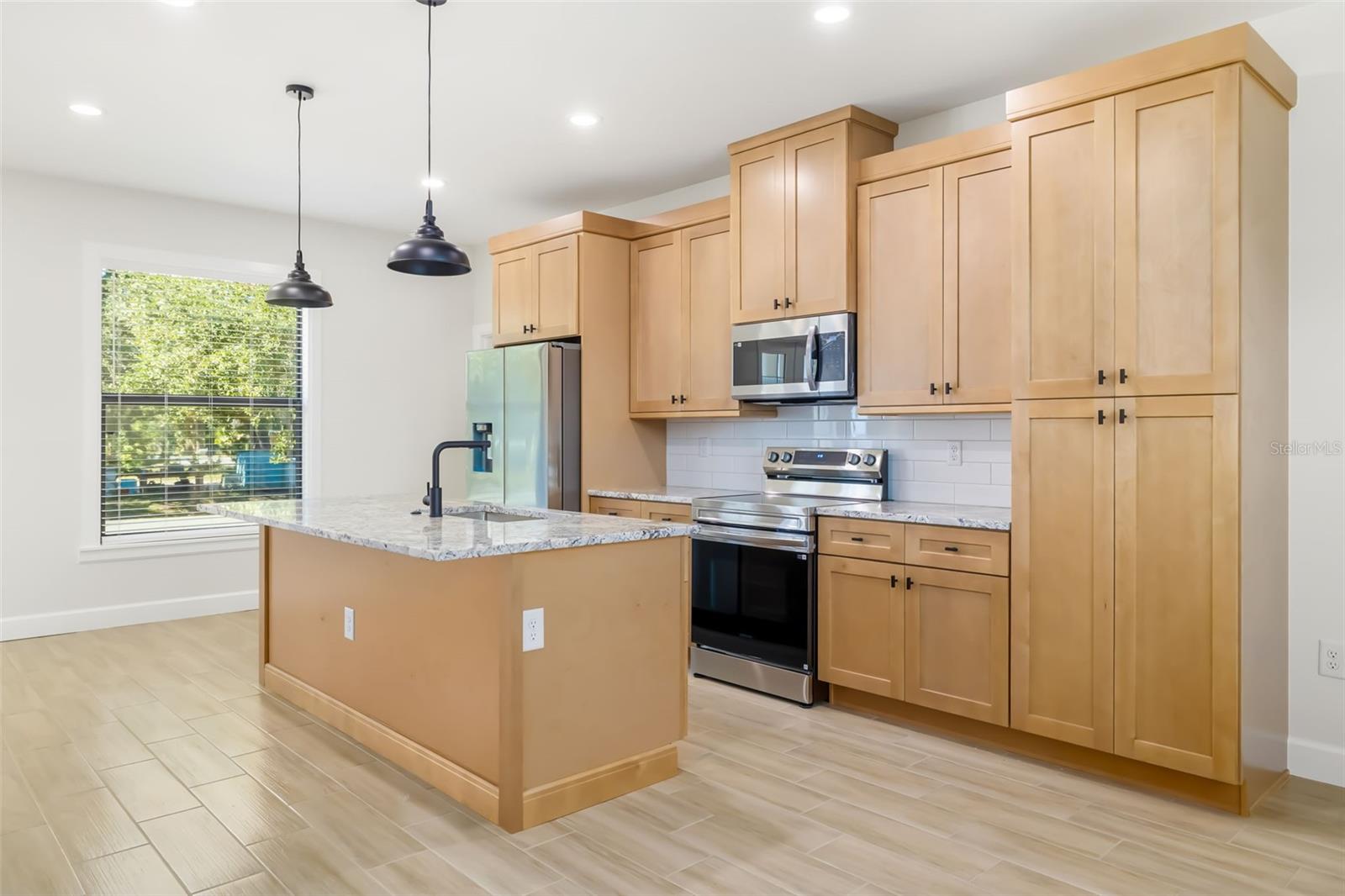 118 RUBY AVE N — photo 11