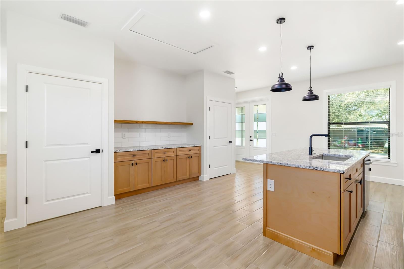 118 RUBY AVE N — photo 12