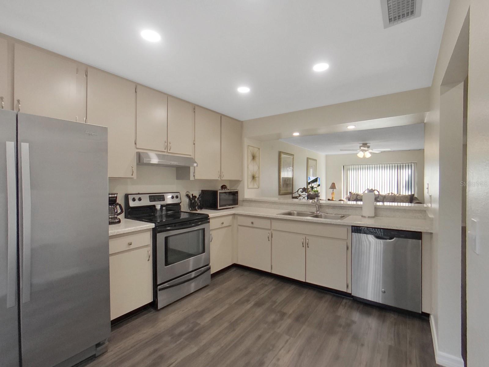 7805 AMBERLEA CT — photo 2