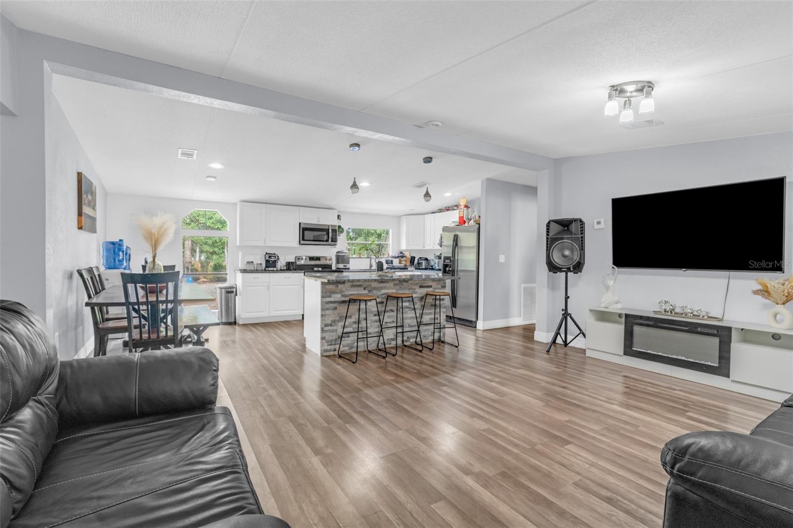 15816 NORTHGATE LN — photo 3