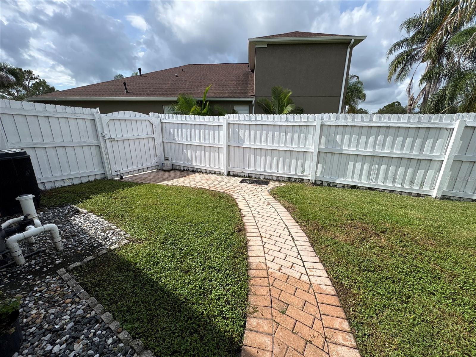 10761 BANFIELD DR — photo 47