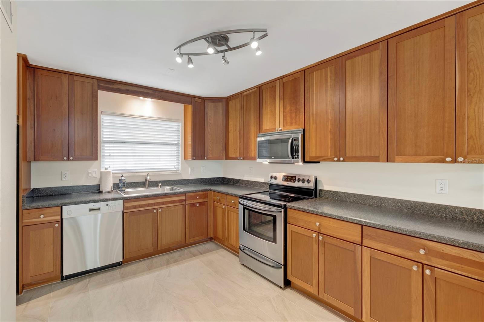 2700 BAYSHORE BLVD #512 — photo 4