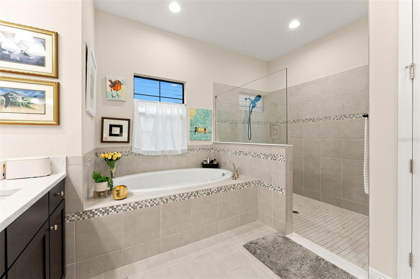 10370 MEADOWRUN DR — photo 26