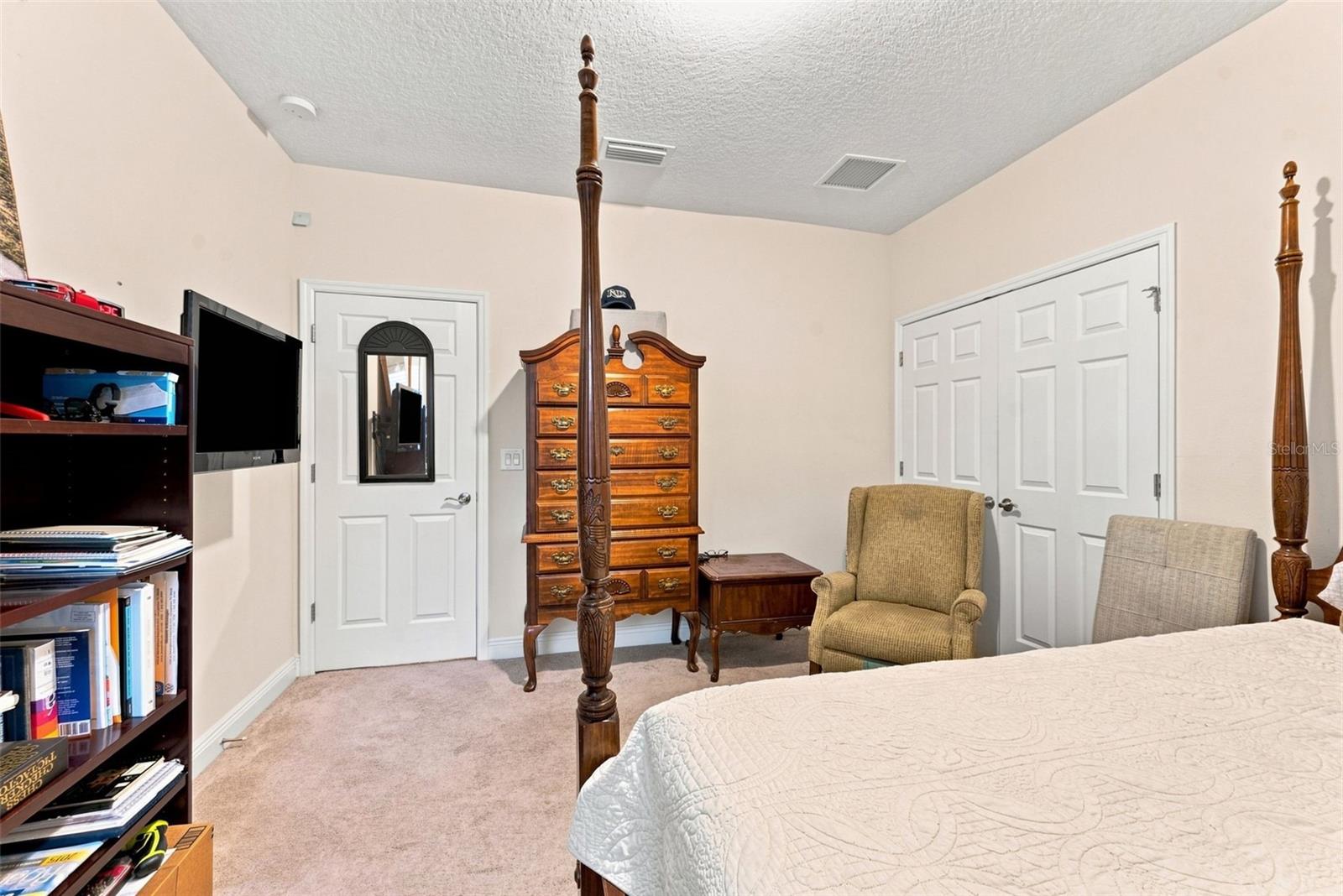 10370 MEADOWRUN DR — photo 41