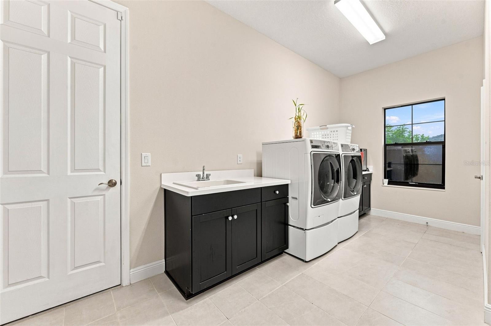 10370 MEADOWRUN DR — photo 54