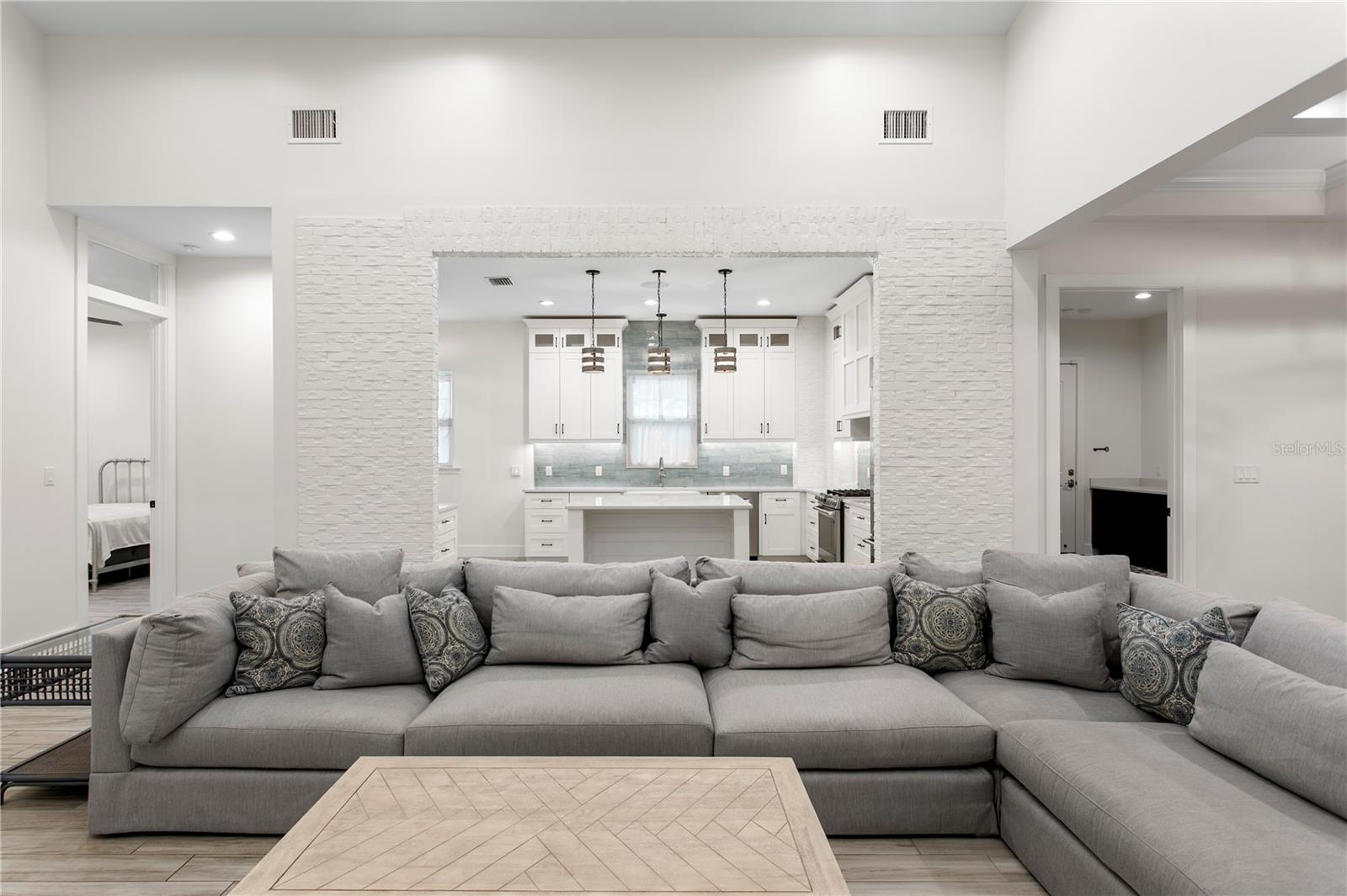 1009 S MORRISON CT — photo 11