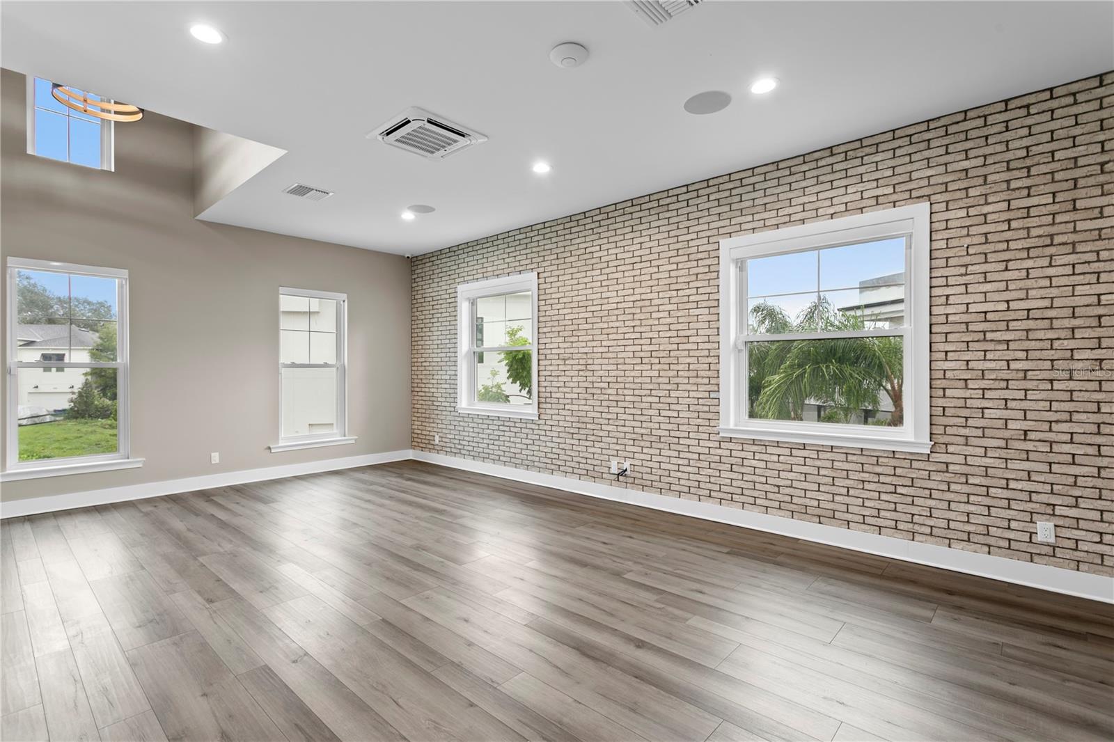 1009 S MORRISON CT — photo 35