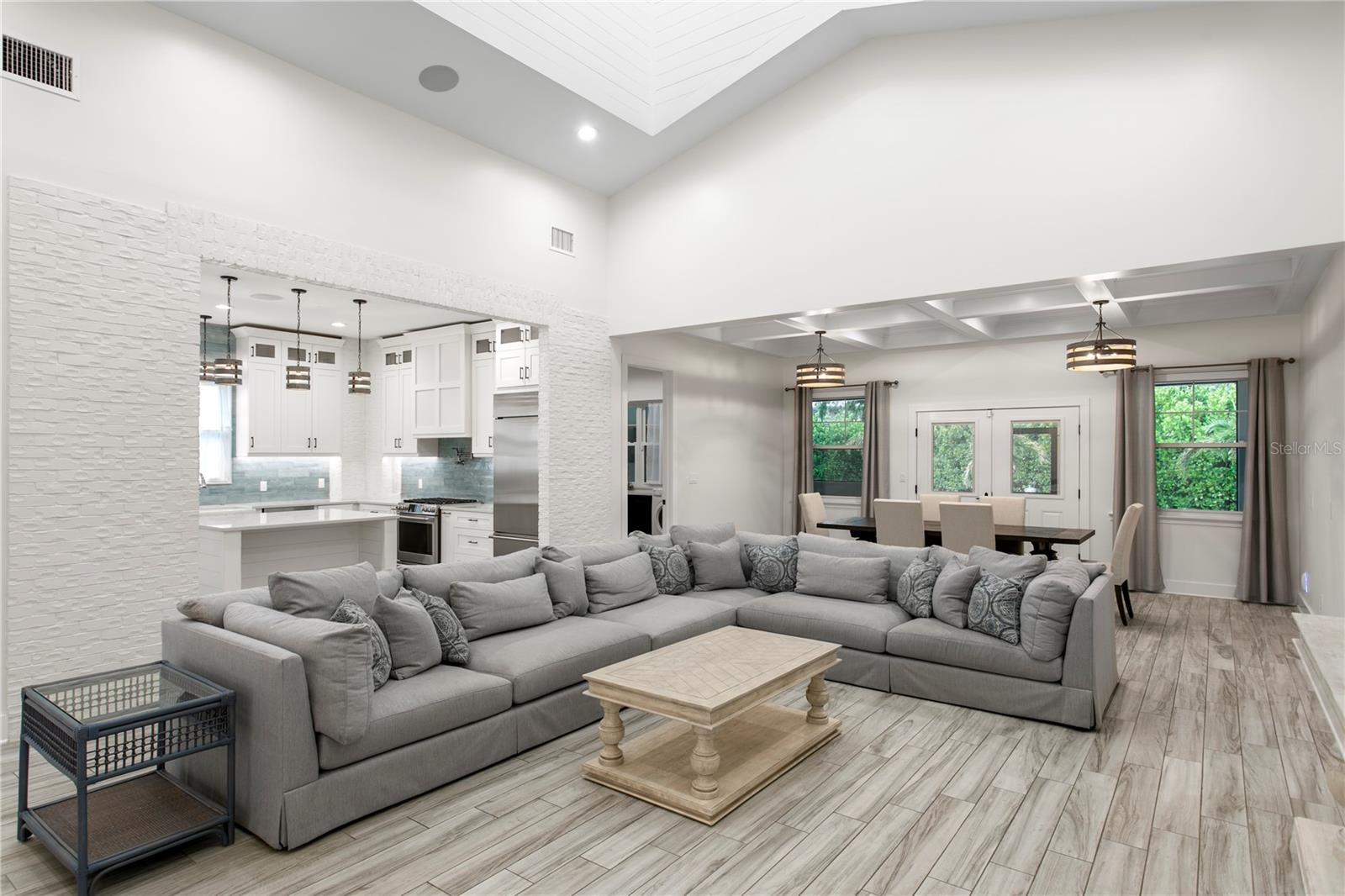 1009 S MORRISON CT — photo 10