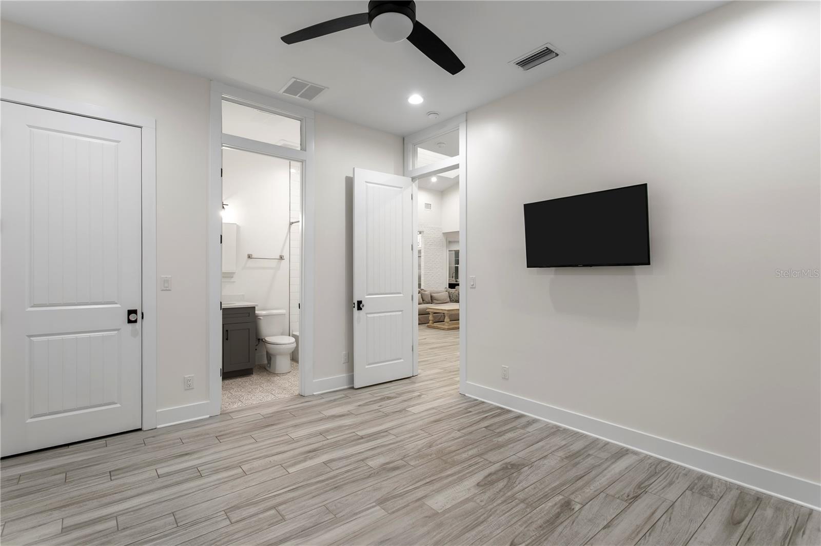 1009 S MORRISON CT — photo 31