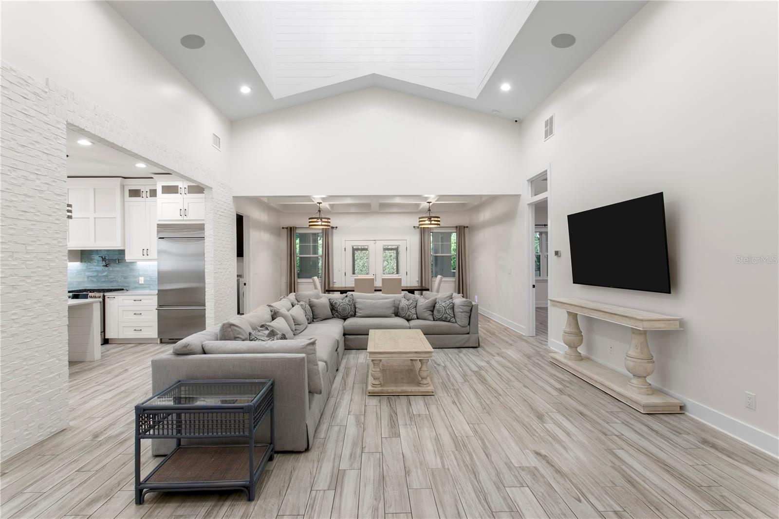1009 S MORRISON CT — photo 7