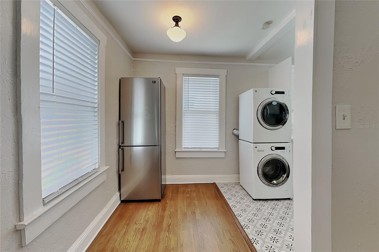 807 1/2 S FREMONT AVE ##Upper — photo 3