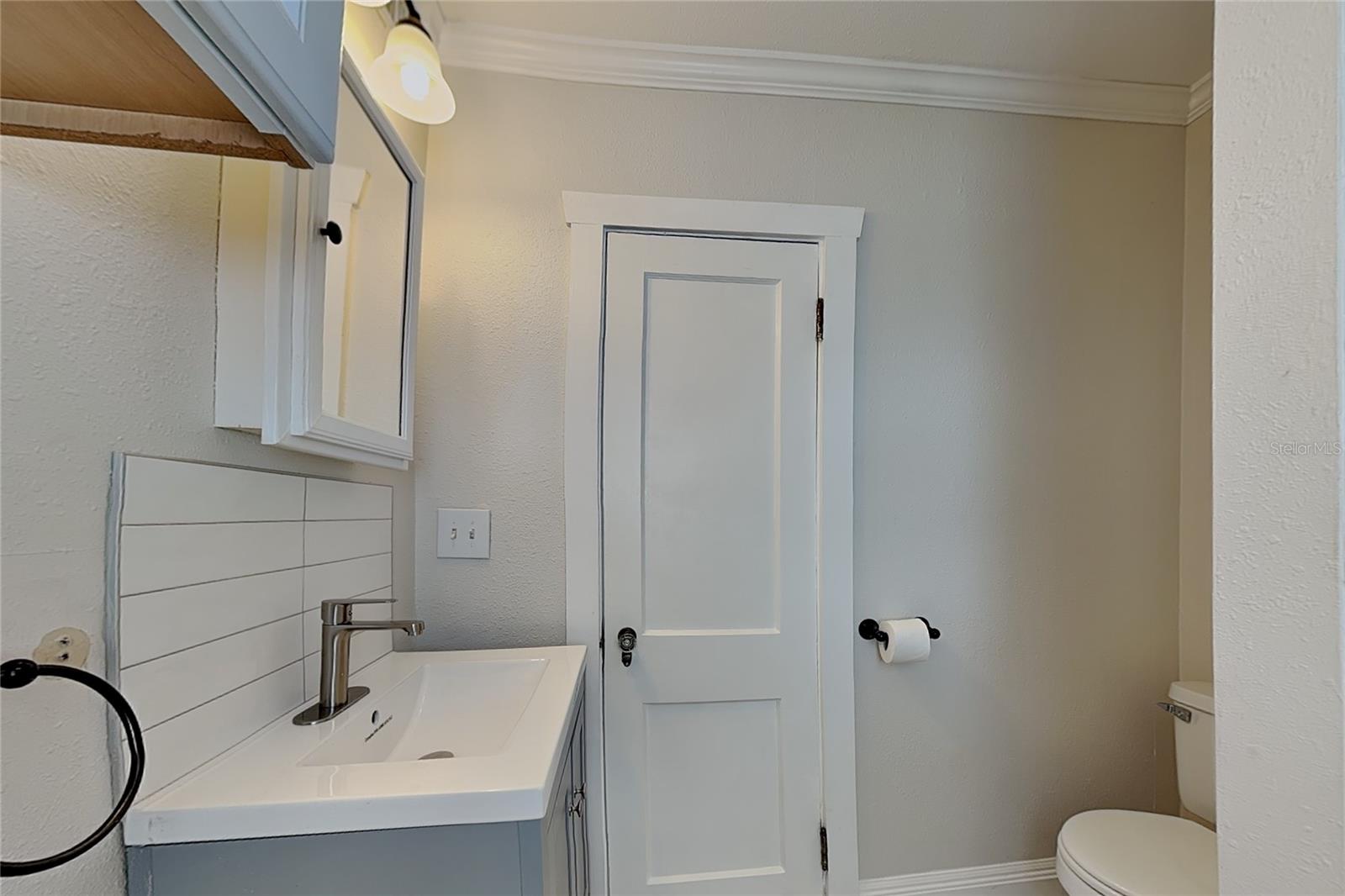 807 1/2 S FREMONT AVE ##Upper — photo 22