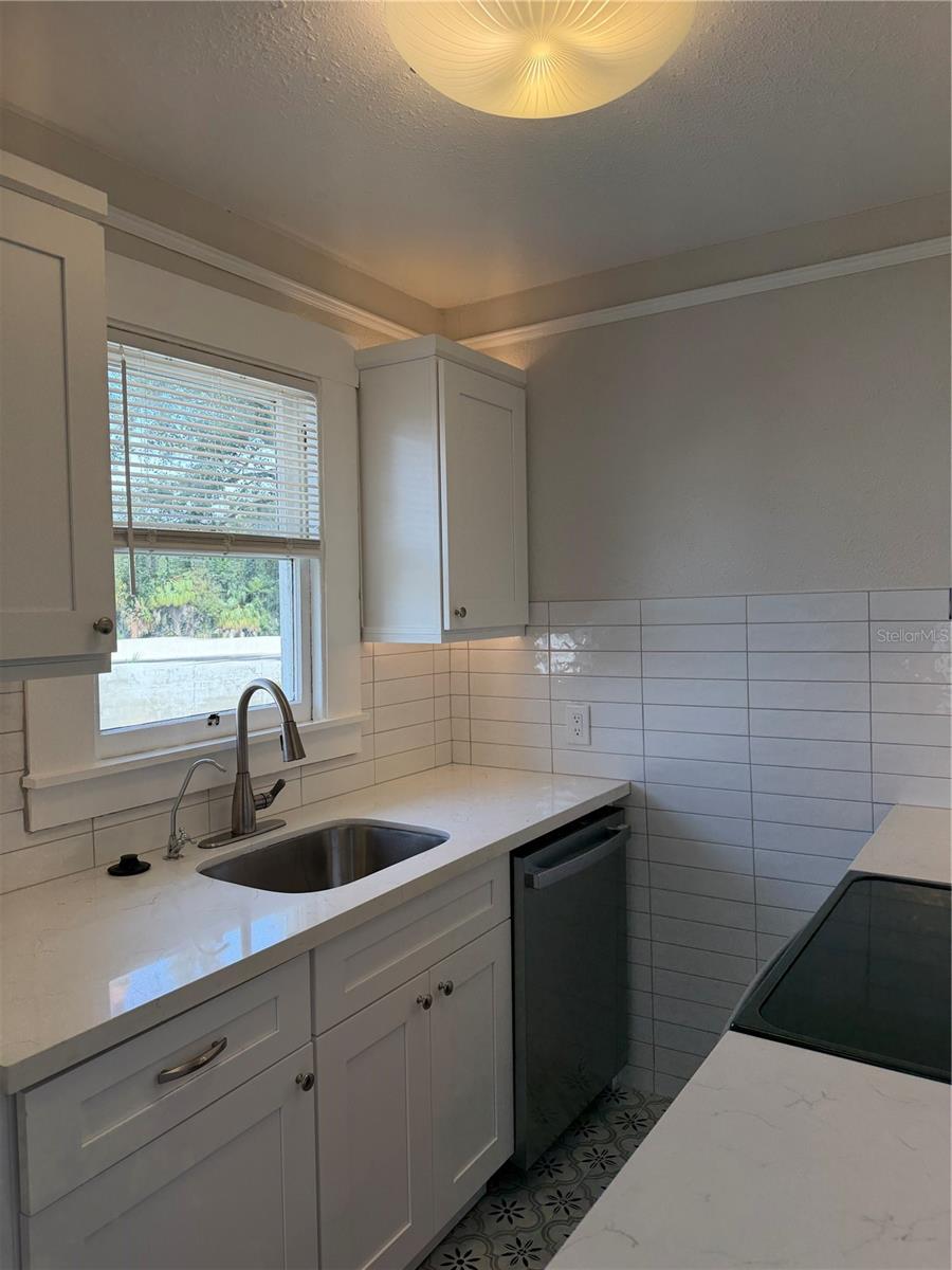 807 1/2 S FREMONT AVE ##Upper — photo 4