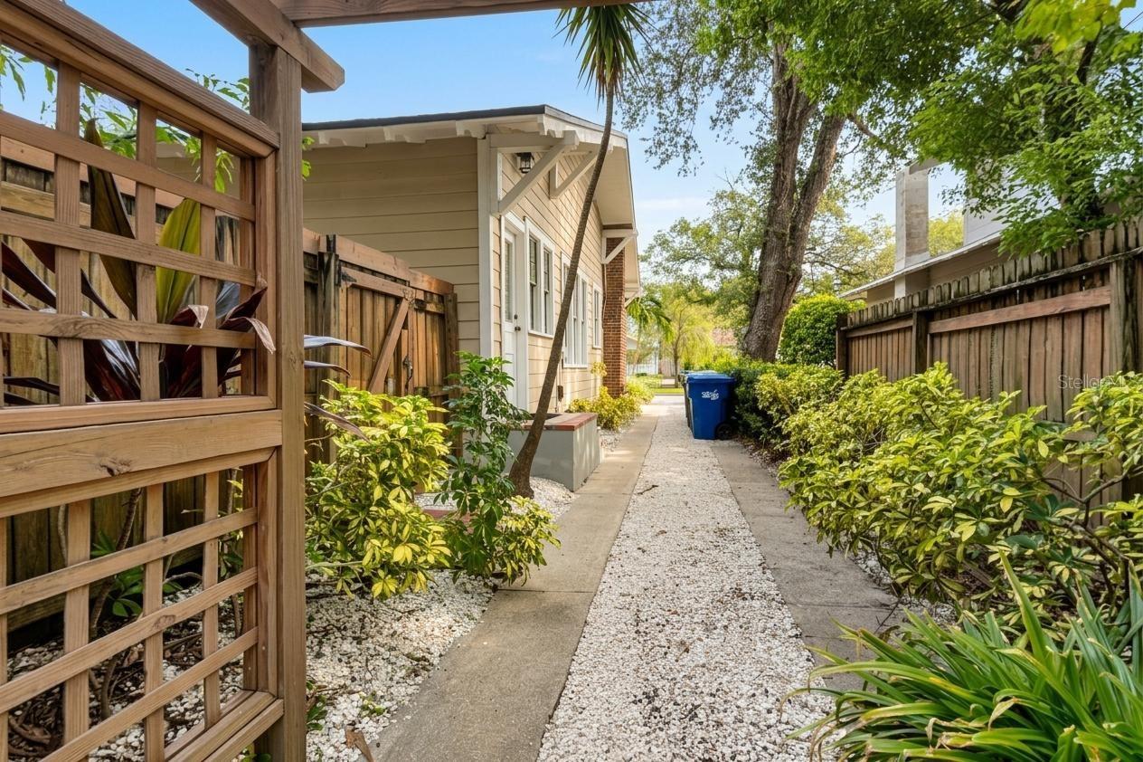 807 1/2 S FREMONT AVE ##Upper — photo 42