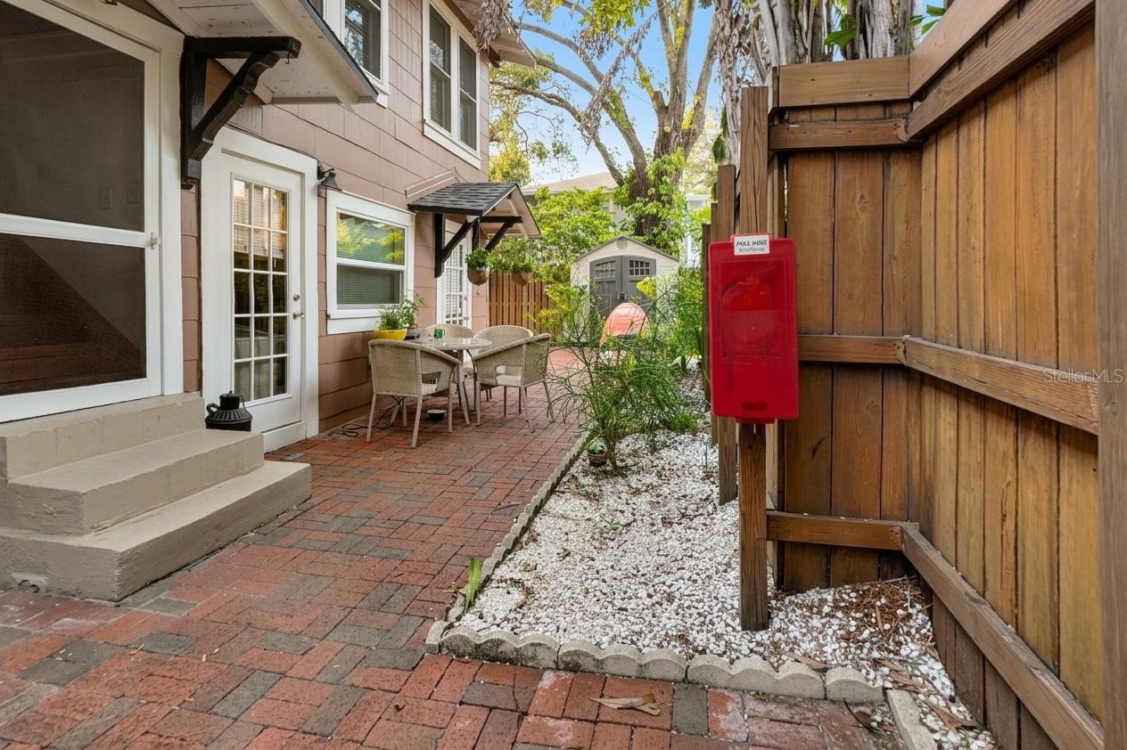 807 1/2 S FREMONT AVE ##Upper — photo 39