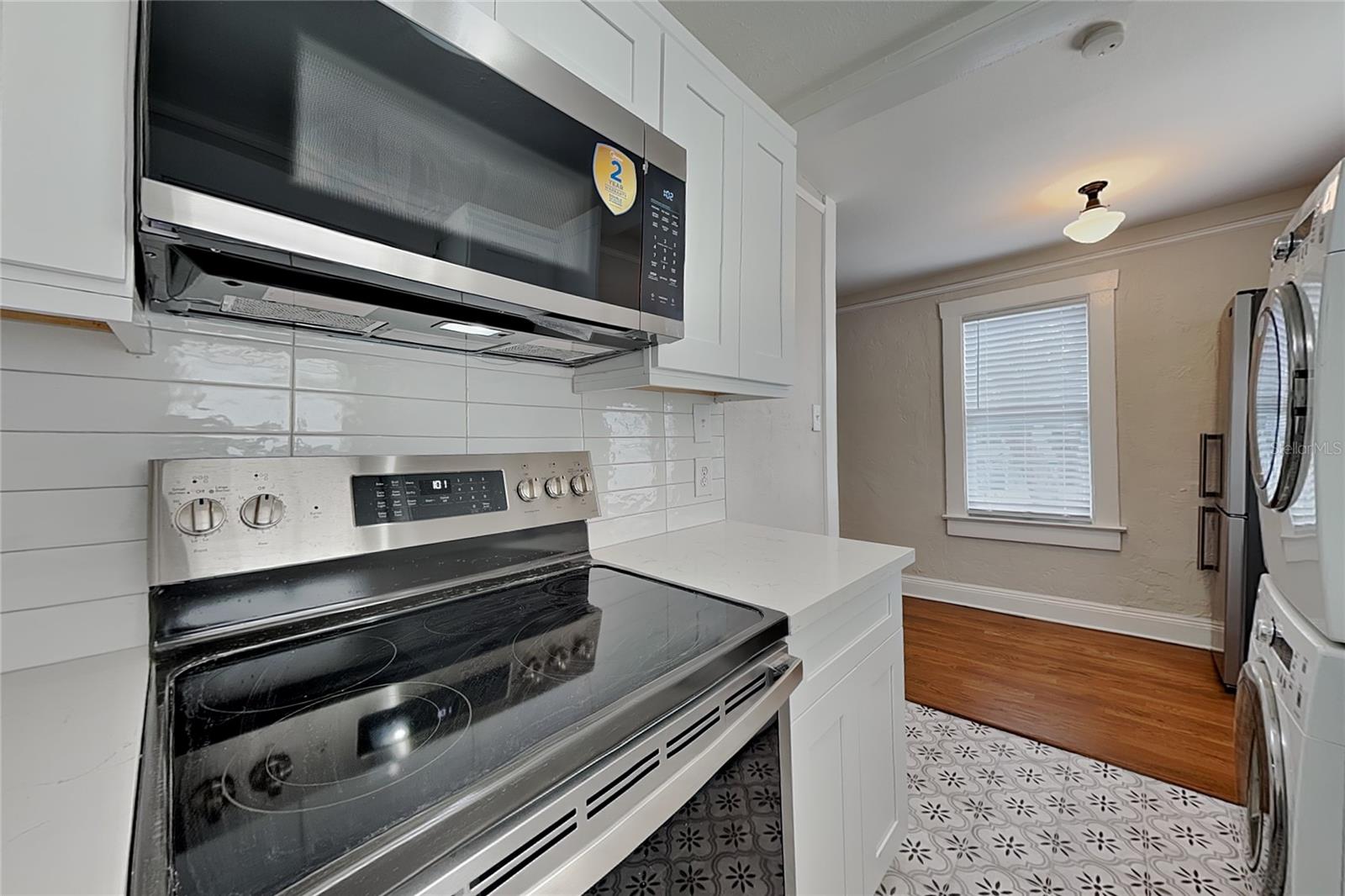 807 1/2 S FREMONT AVE ##Upper — photo 6