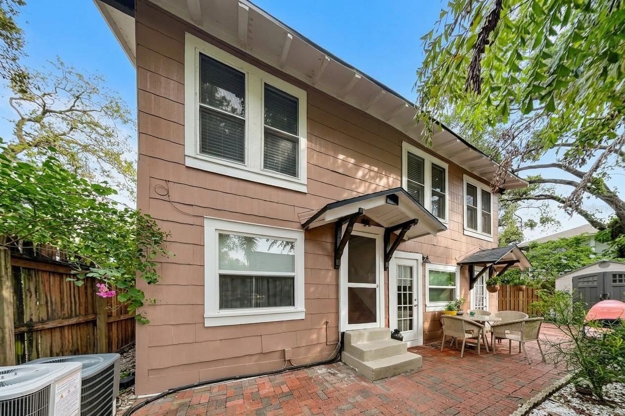 807 1/2 S FREMONT AVE ##Upper — photo 2