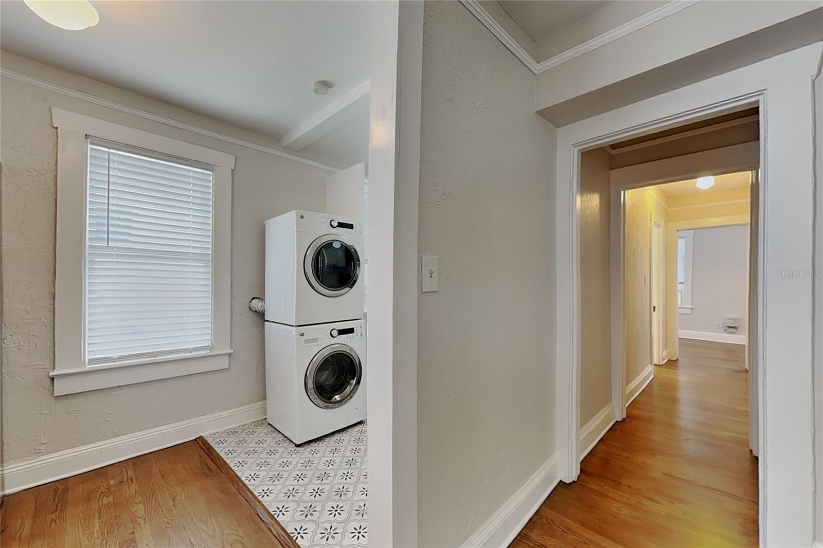 807 1/2 S FREMONT AVE ##Upper — photo 9