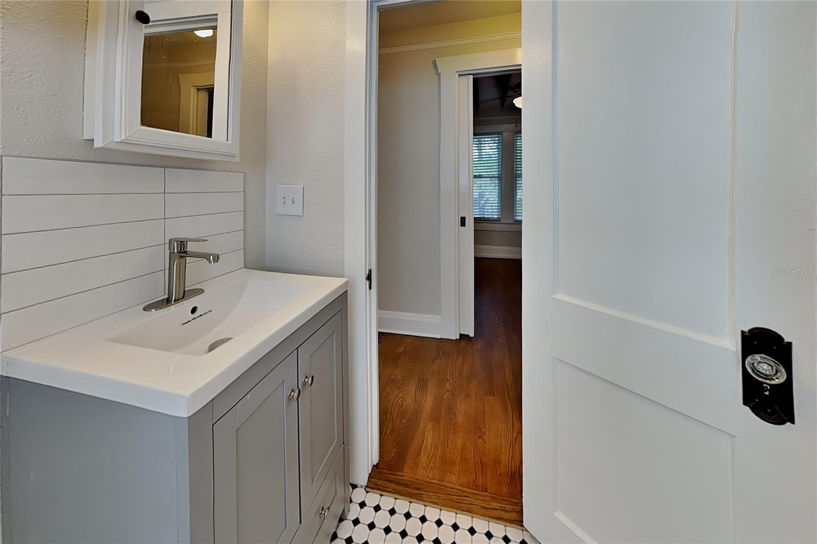807 1/2 S FREMONT AVE ##Upper — photo 21
