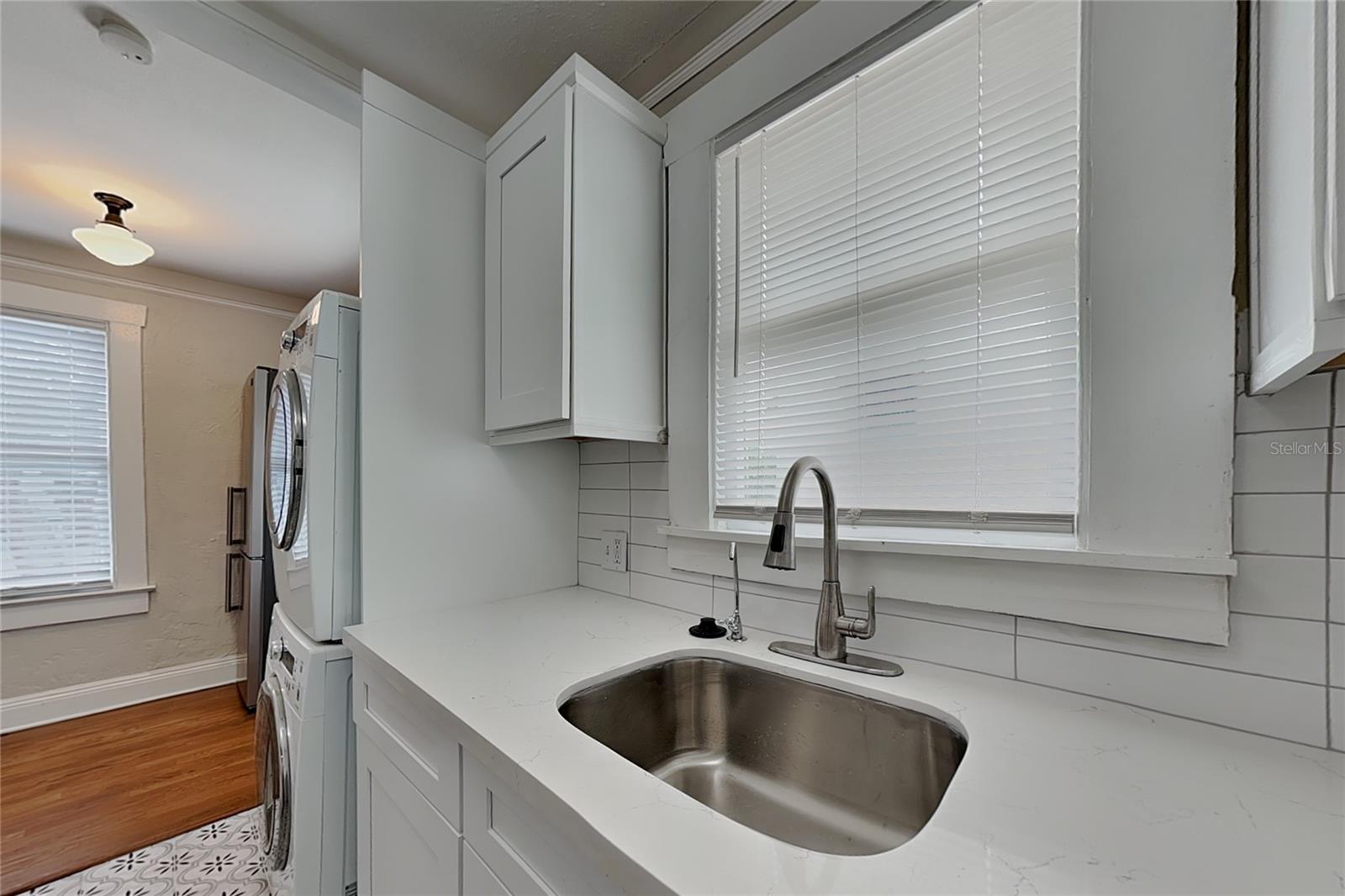 807 1/2 S FREMONT AVE ##Upper — photo 7