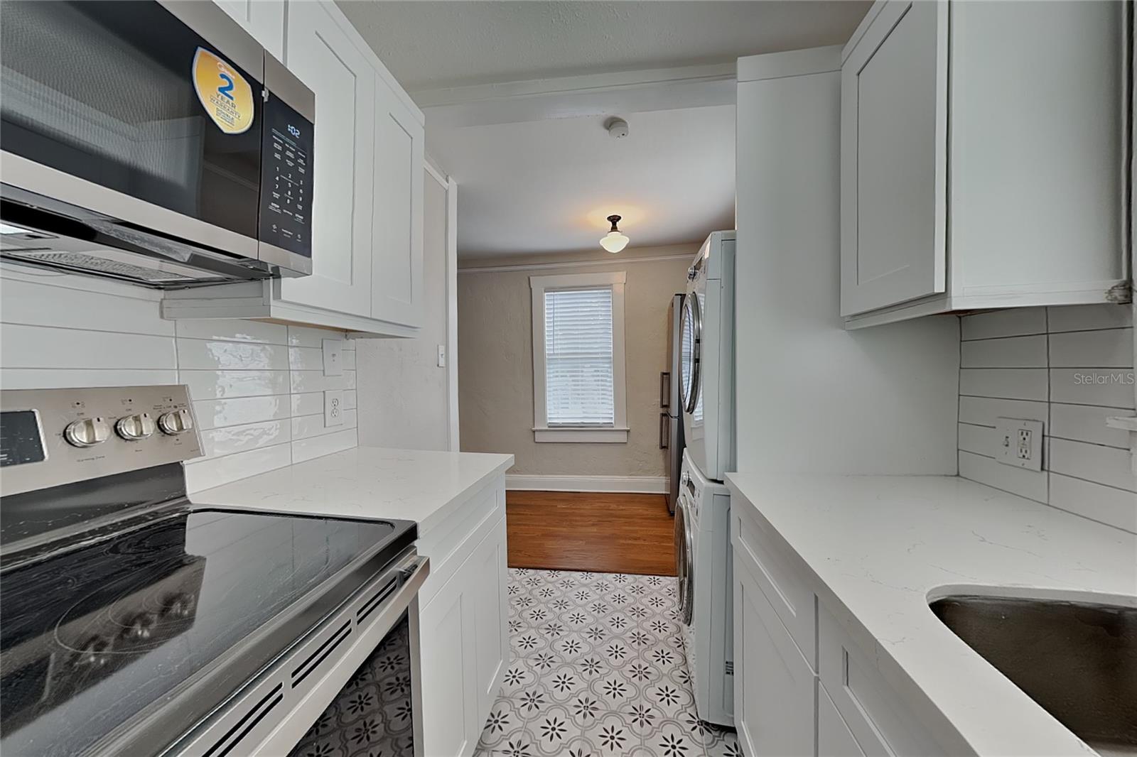 807 1/2 S FREMONT AVE ##Upper — photo 8