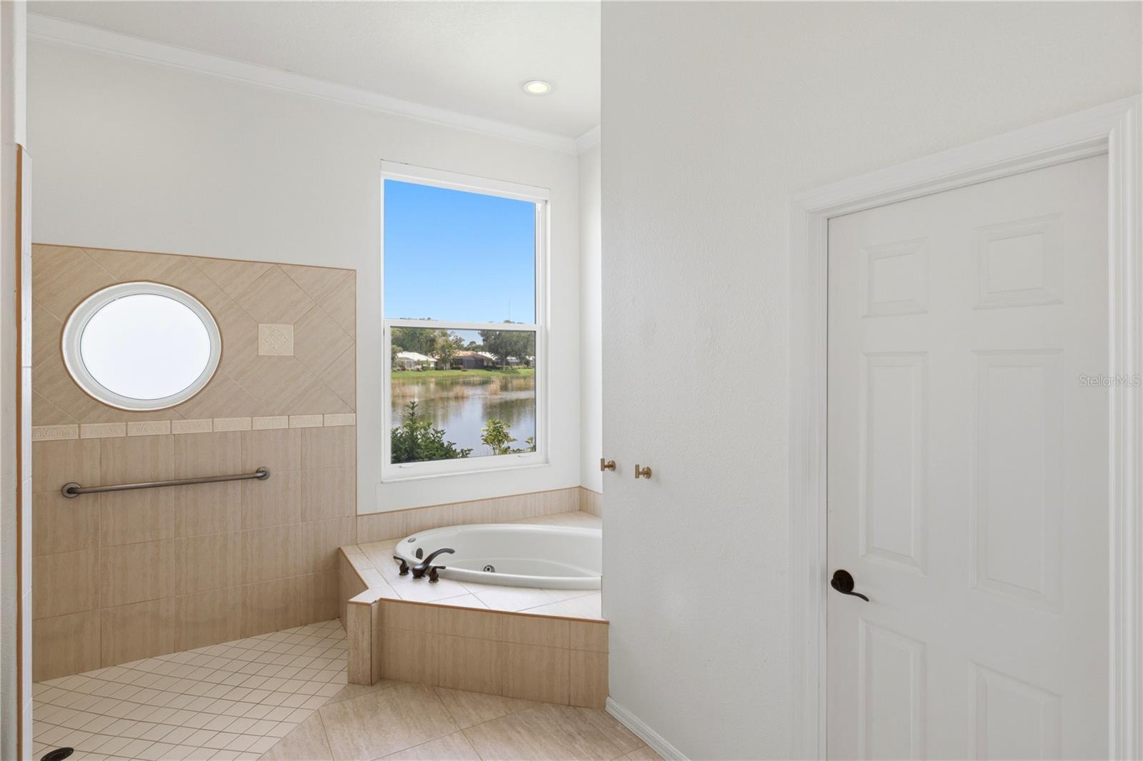 309 S STONE BRIAR CREEK DR — photo 43