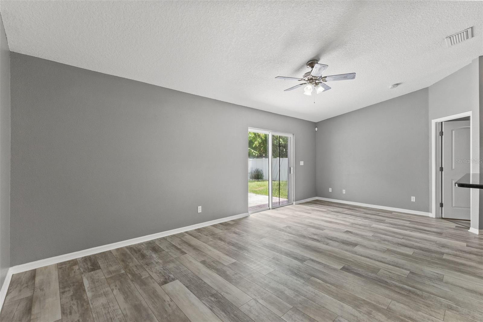 560 ROBIN HILL CIR — photo 20