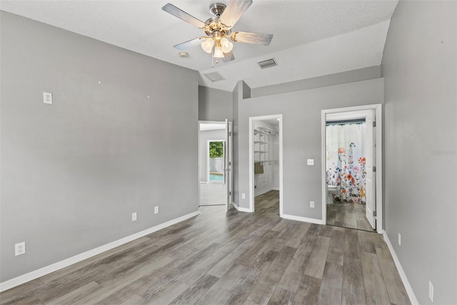 560 ROBIN HILL CIR — photo 23