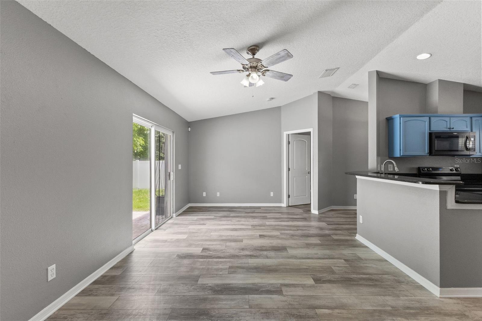 560 ROBIN HILL CIR — photo 19