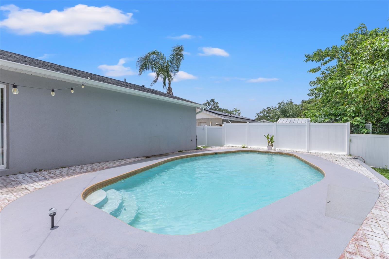 560 ROBIN HILL CIR — photo 27