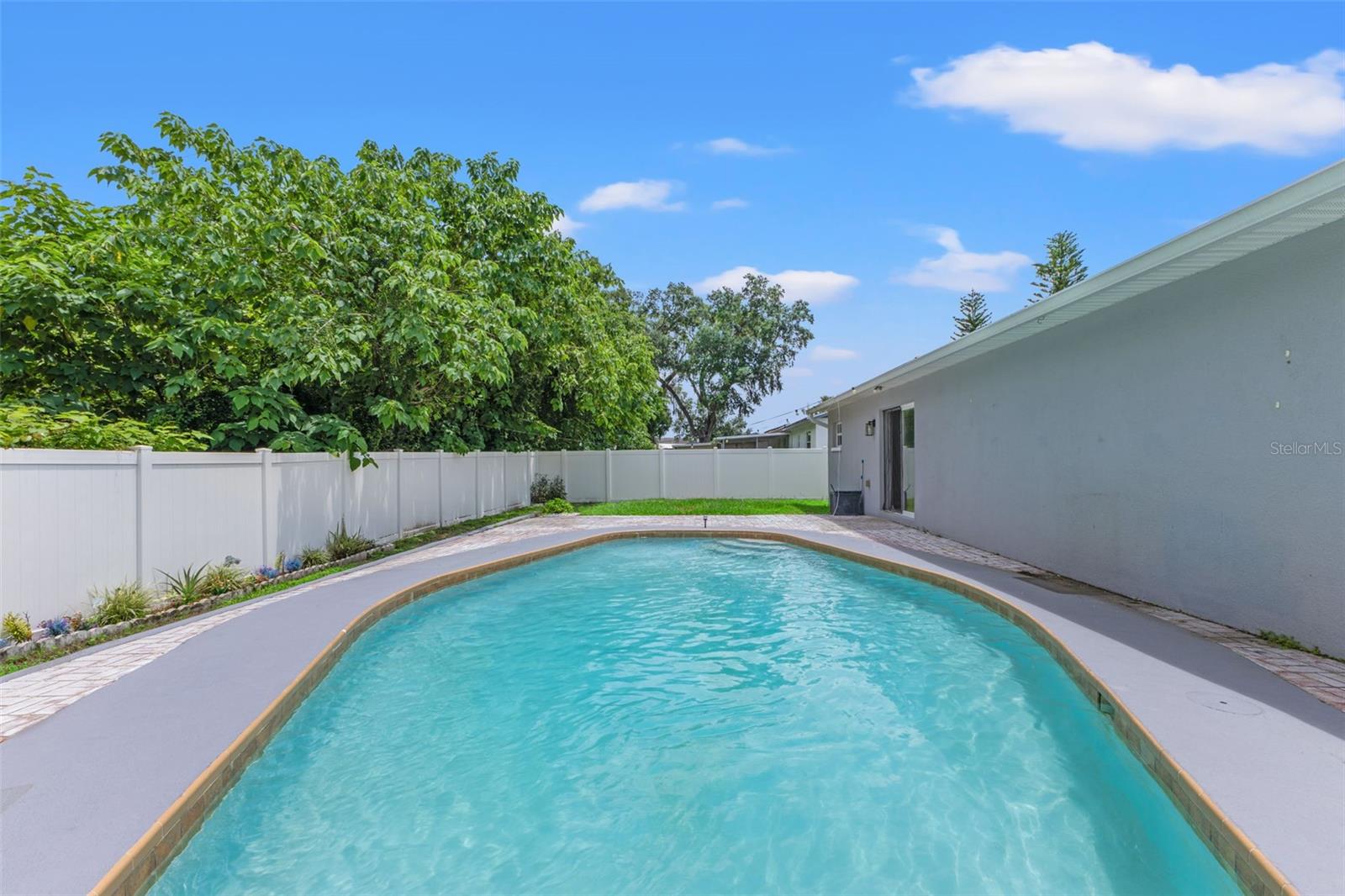 560 ROBIN HILL CIR — photo 28