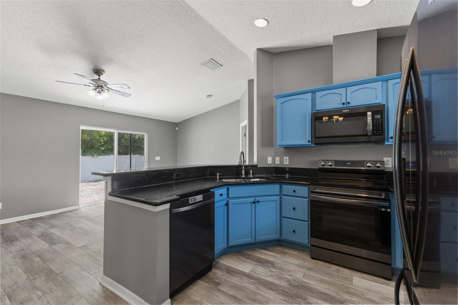 560 ROBIN HILL CIR — photo 7